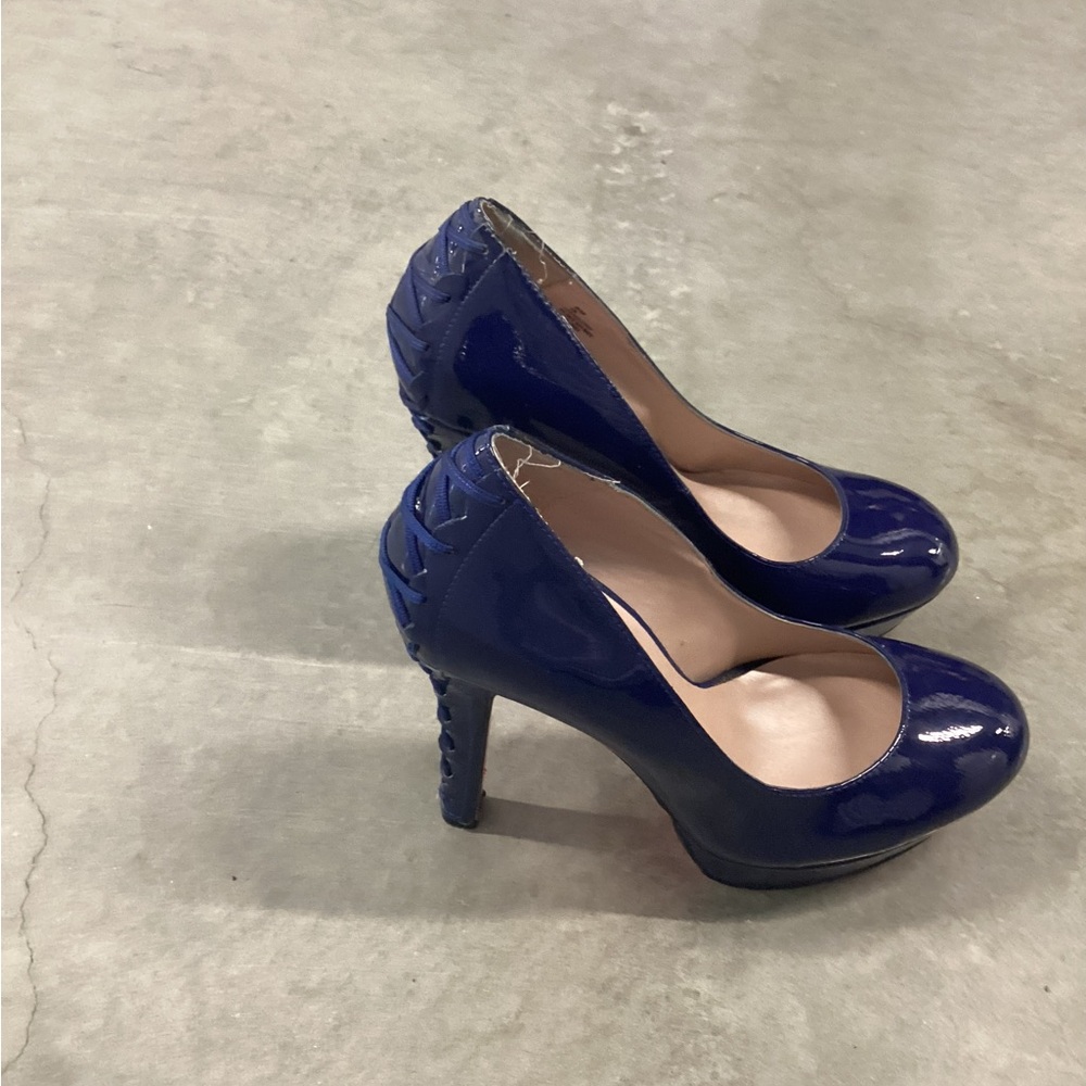 Pumps - Picture 2 of 4